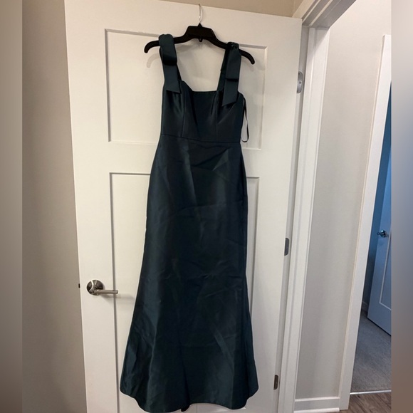 New ALFRED SUNG Bow Strap Satin Twill Trumpet Gown in color EverGreen - Picture 4 of 10